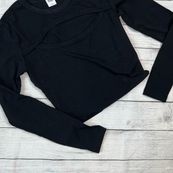 Tna TnaChill Costa Long Sleeve Top with Cut-Out Black Size Medium - Picture 2 of 5